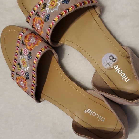 Nicole Floral Embellished Sandals SZ 8.5 - Picture 4 of 5